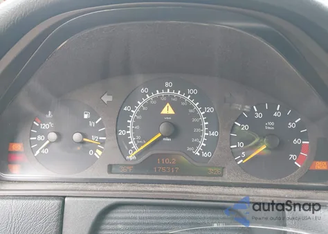 1999 Mercedes-Benz E 430 из США, поврежденный, VIN WDBJF70H5XA812818